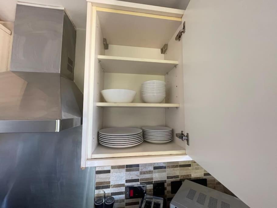 Lovely Two Bed Flat London Kültér fotó