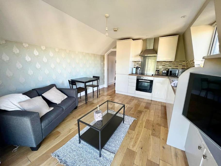 Lovely Two Bed Flat London Kültér fotó