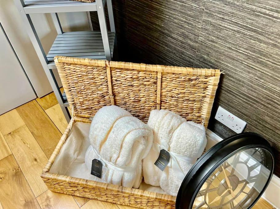 Lovely Two Bed Flat London Kültér fotó