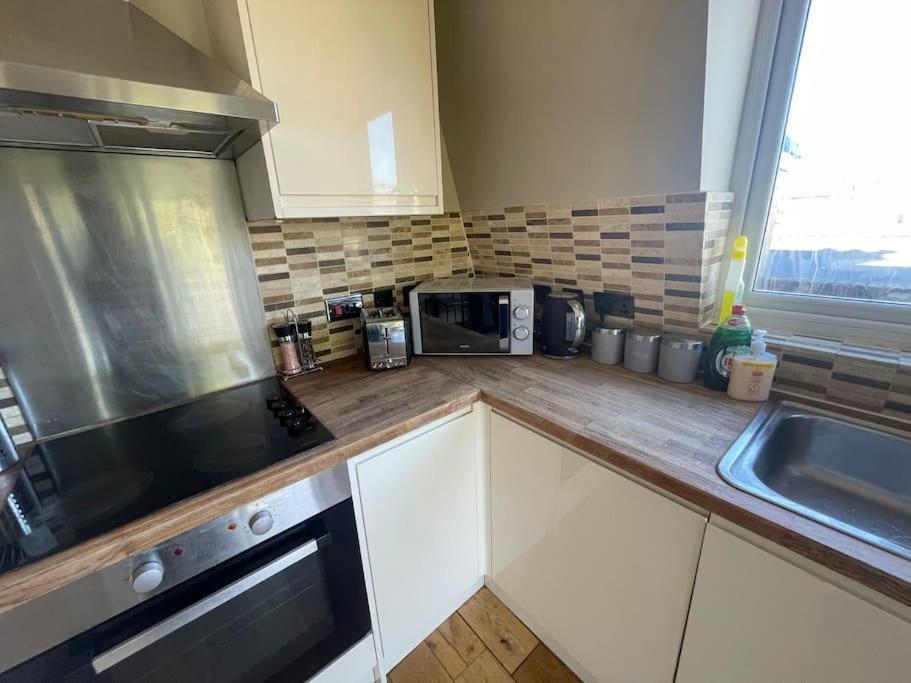 Lovely Two Bed Flat London Kültér fotó